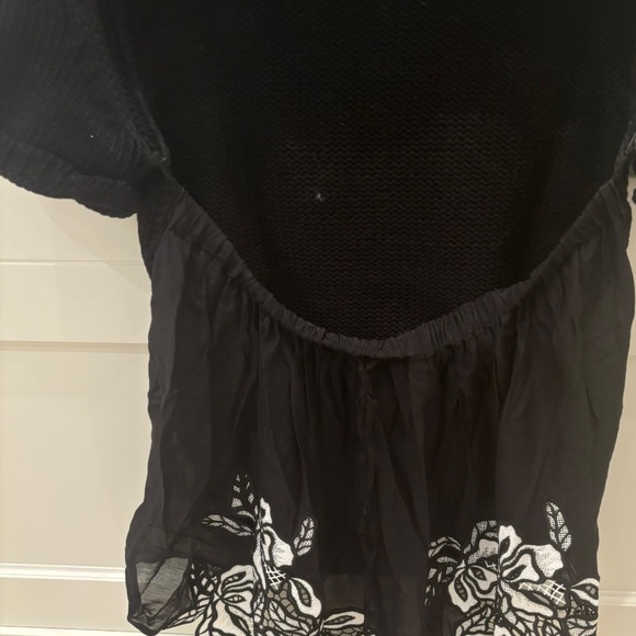 No. 21 - Black Sweater with Open Back and Lace Detail - Picture 2 of 2